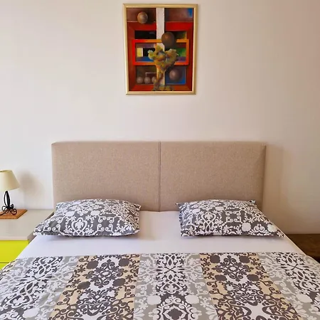 Apartment Downtown Nora Split