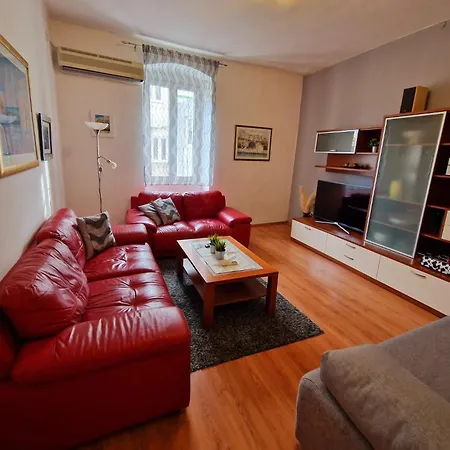 Downtown Nora Apartment *