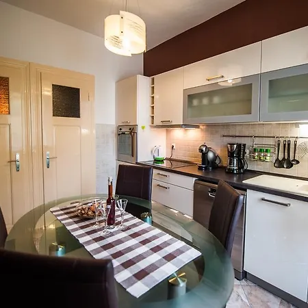 Downtown Nora Apartment *