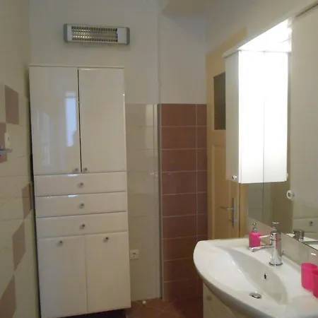 Apartment Downtown Nora Split