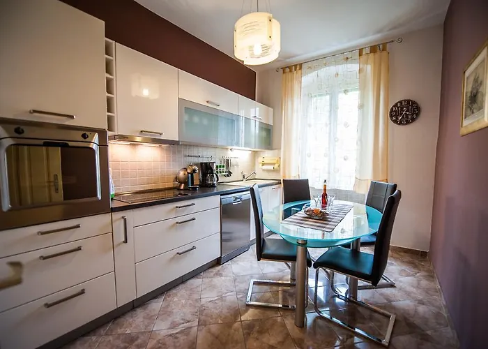 Διαμέρισμα Downtown Nora Σπλιτ