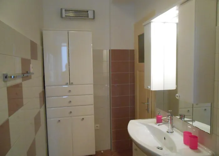 Διαμέρισμα Downtown Nora Σπλιτ